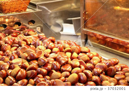 Chestnuts street food in korea 37032001
