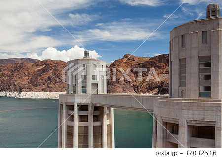 Hoover Dam Towers on the blue Lake Mead, USA Hoover Dam Towers on the blue Lake Mead, USA 37032516