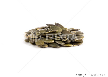 Pumpkin seeds on a white background 37033477