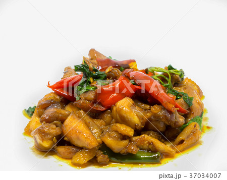 Stir fried chicken with basil. 37034007