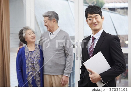 高齢者 老人 夫婦 37035191