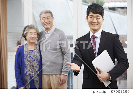 高齢者 老人 夫婦 37035196
