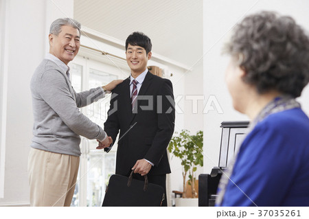 高齢者 老人 夫婦 37035261