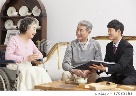高齢者 老人 夫婦 37035263