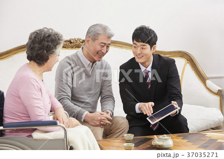 高齢者 老人 夫婦 37035271