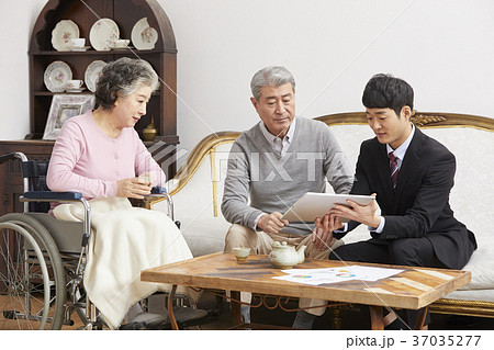 高齢者 老人 夫婦 37035277