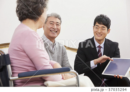高齢者 老人 夫婦 37035294
