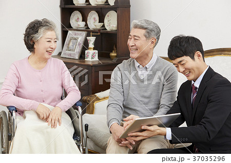 高齢者 老人 夫婦 37035296