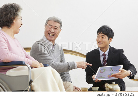 高齢者 老人 夫婦 37035325