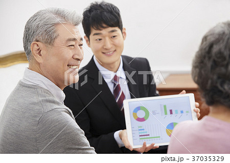高齢者 老人 夫婦 37035329