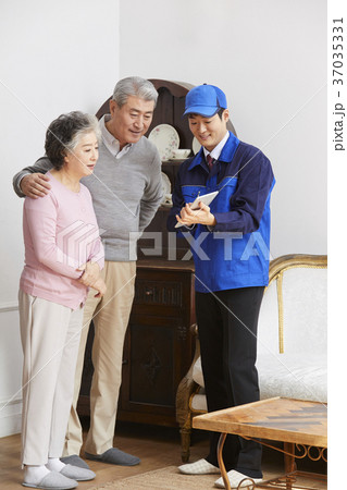 高齢者 老人 夫婦 37035331