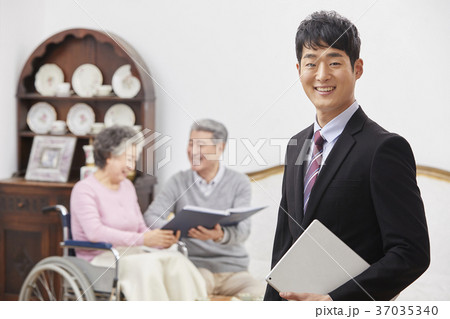 高齢者 老人 夫婦 37035340