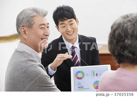 高齢者 老人 夫婦 37035356