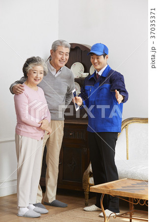 高齢者 老人 夫婦 37035371