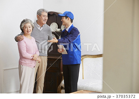 高齢者 老人 夫婦 37035372