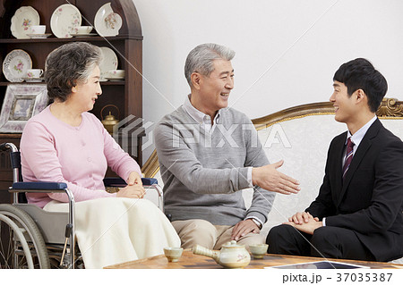 高齢者 老人 夫婦 37035387