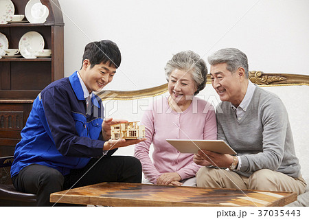 高齢者 老人 夫婦 37035443