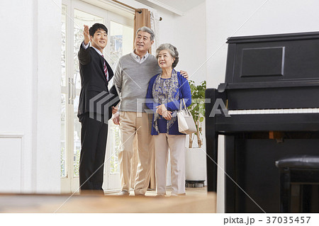 高齢者 老人 夫婦 37035457