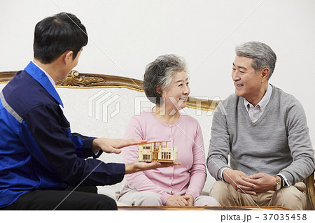 高齢者 老人 夫婦 37035458