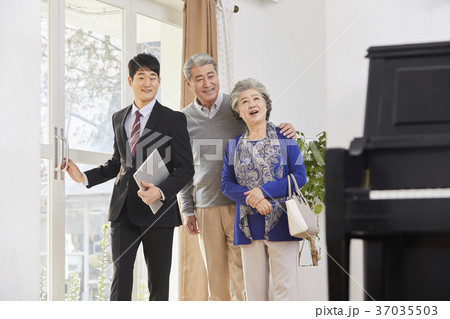 高齢者 老人 夫婦 37035503