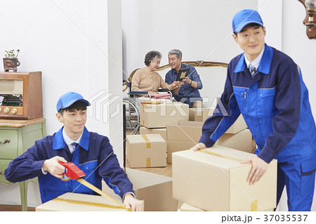 高齢者 老人 夫婦 37035537