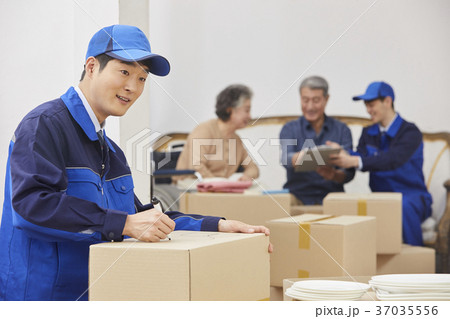 高齢者 老人 夫婦 37035556