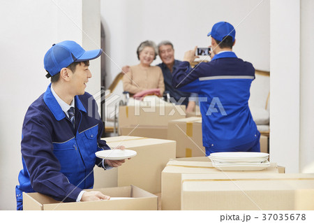 高齢者 老人 夫婦 37035678