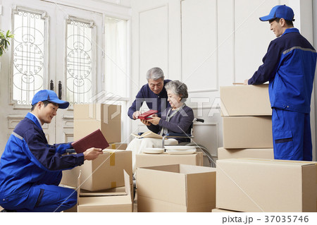 高齢者 老人 夫婦 37035746