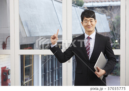 人差し指 男 男性 37035775