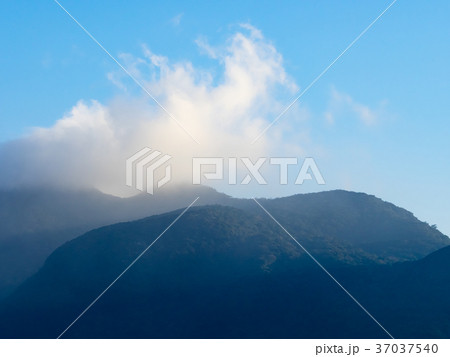 山盛り 積み重ね 堆積 37037540