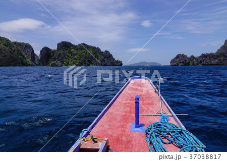 Landscape of tropical sea at sunny day Landscape of tropical sea at sunny day 37038817