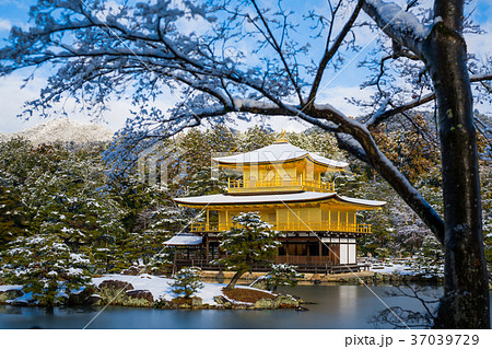 Kinkakuji golden pavilion temple with snow 37039729