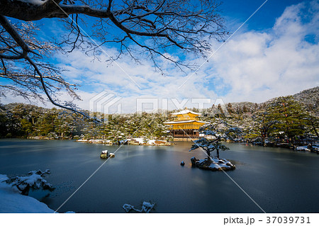 Kinkakuji golden pavilion temple with snow 37039731