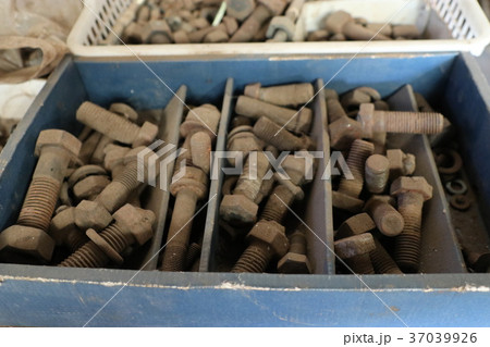 古びたボルトナット 古びたボルトナット 37039926