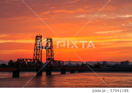筑後川昇開橋の夜明け 37041186