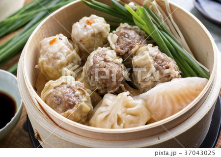 Traditional Chinese Dim Sum Traditional Chinese Dim Sum 37043025