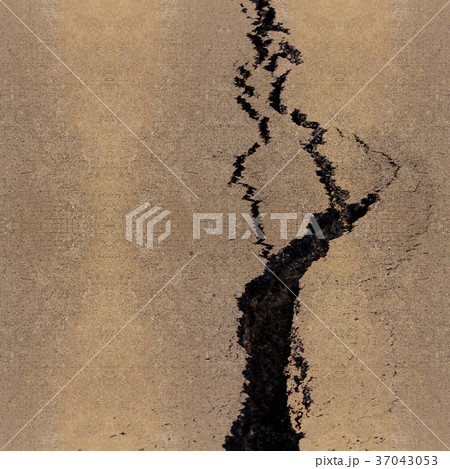 Cracked road Cracked road 37043053