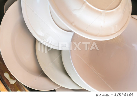 Plates and bowls 37043234
