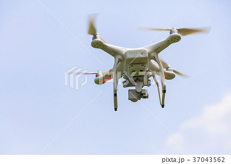 Flying drone Flying drone 37043562