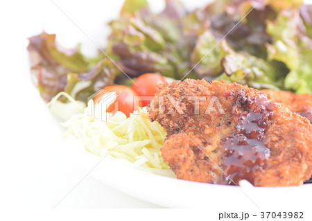 黒豚の自家製とんかつ野菜サラダ　薩摩の家庭料理 37043982