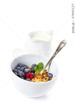 Granola with fresh organic raspberries 37045127
