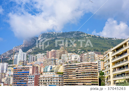 Daylight sunny view to city big buildings 37045263