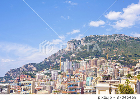 Daylight sunny view to city building Daylight sunny view to city building 37045468