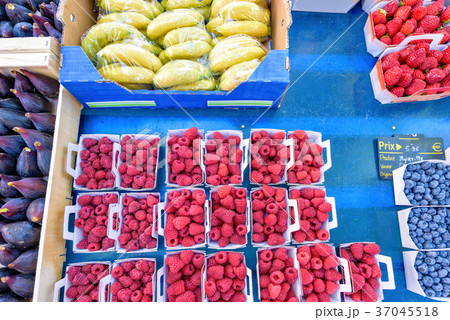 Figs, bananas, raspberries, blueberries 37045518