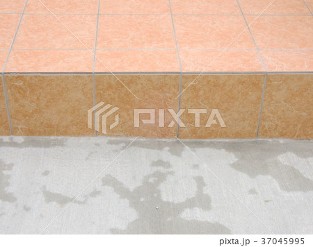 パステル調のカラフルなエントランス パステル調のカラフルなエントランス 37045995