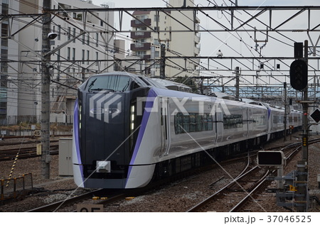 新型特急スーパーあずさ４号ｅ３５３系２０１７年１２月２４日ｊｒ立川駅で撮影 の写真素材