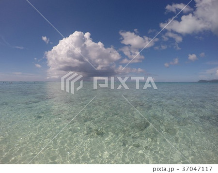 吸い込まれるような海と空 37047117