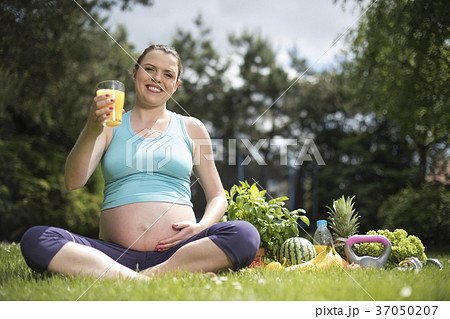 Pregnancy, sport, fitness, people and healthy  37050207