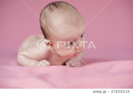 Little baby girl laughing 37050210