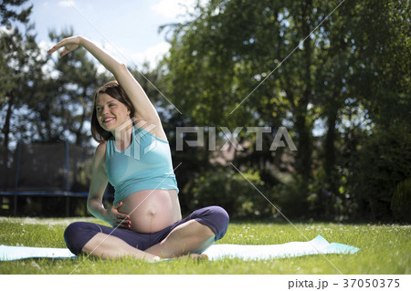 Pregnant woman with fitness 37050375